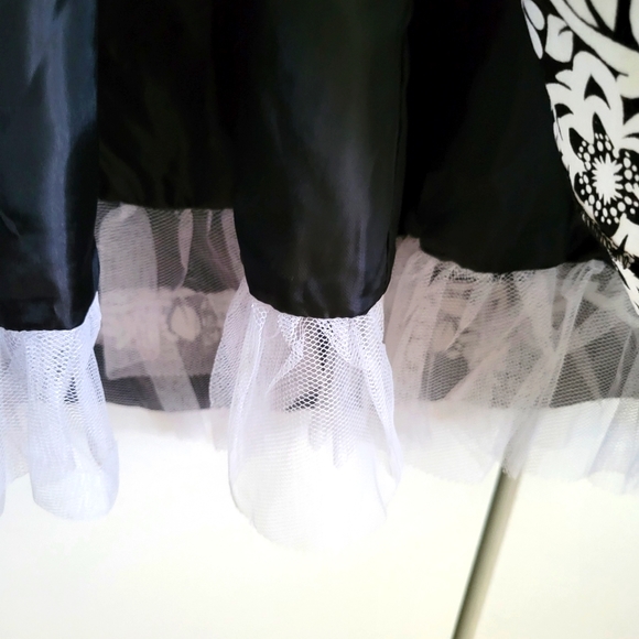 Black and white cocktail dress. Halter top with crinoline underneath. Size small - Picture 5 of 8